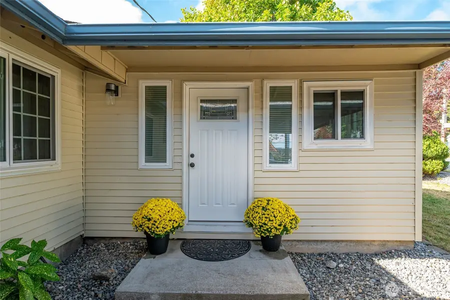 687 SW 3rd Avenue, Oak Harbor, WA 98277 - #3