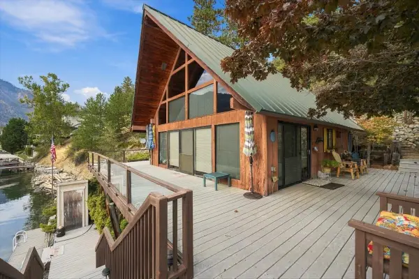487 Bayshore Drive, Manson, WA 98831