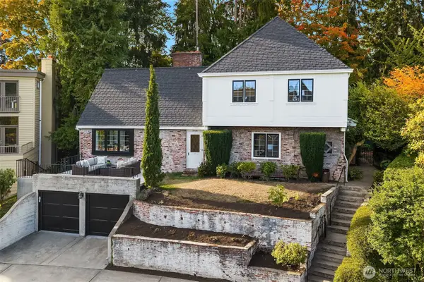 3938 NE Belvoir Place, Seattle, WA 98105