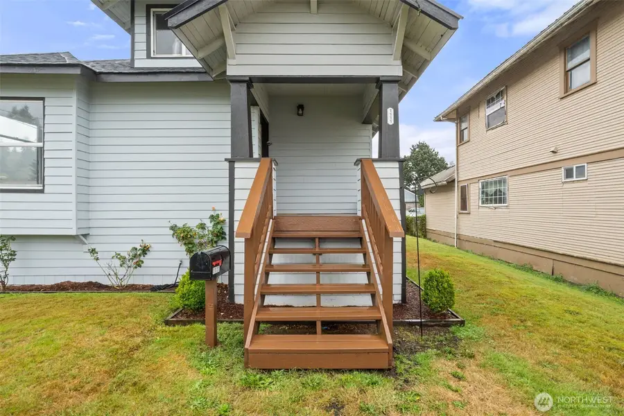 1111 Willapa Street, Raymond, WA 98577 - #3