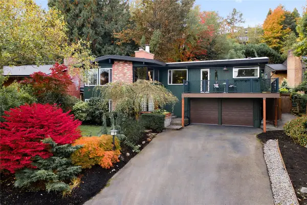 9043 Matthews Avenue Ne, Seattle, WA 98115