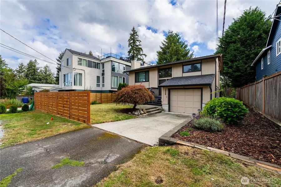14322 Wallingford Avenue N, Seattle, WA 98133 - #2