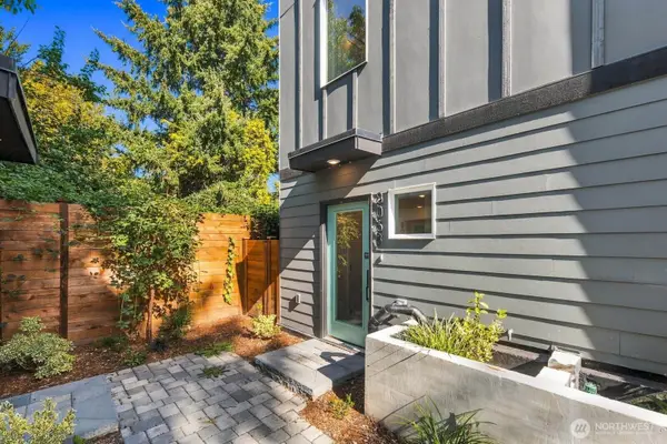 806 S Rose Street, Seattle, WA 98108