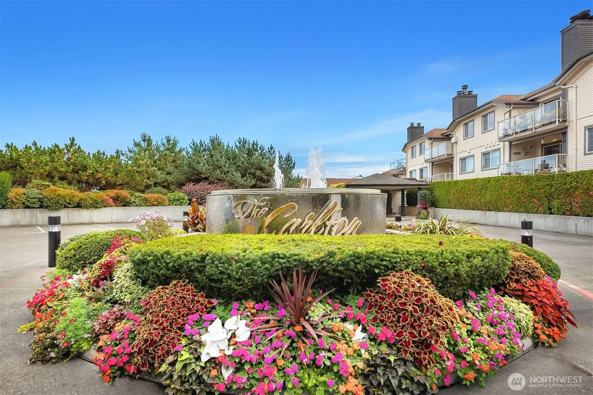 2760 76th Avenue Se #402, Mercer Island, WA 98040 - #1