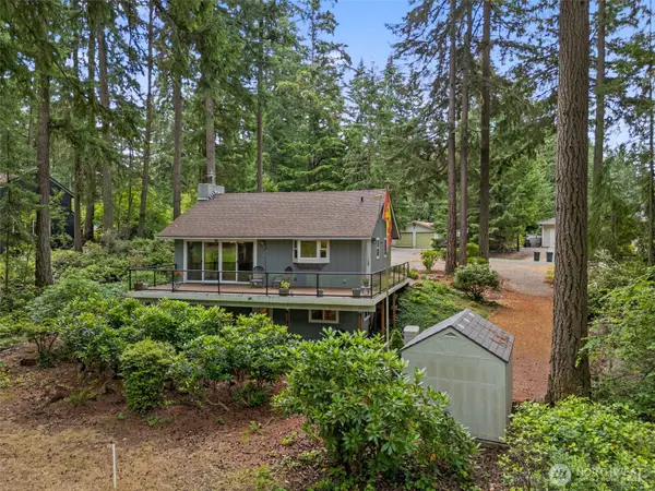 11001 Pioneer Drive, Anderson Island, WA 98303