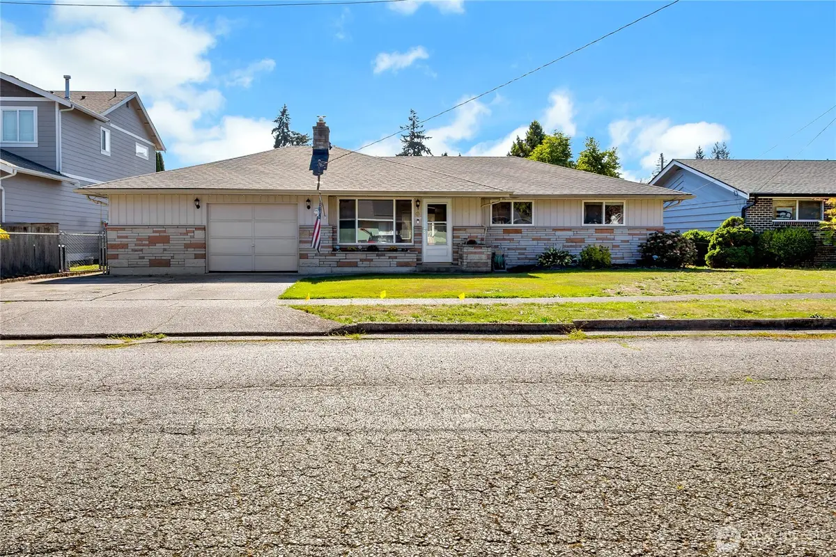 820 9th Avenue Nw, Puyallup, WA 98371 - #1