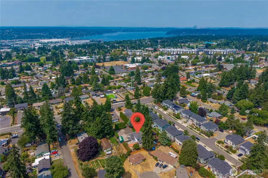 820 Monroe Avenue Ne, Renton, WA 98056 - #2