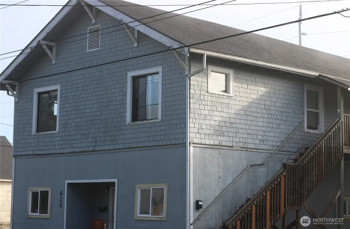 626 Monroe St, Hoquiam, WA 98550 - #1