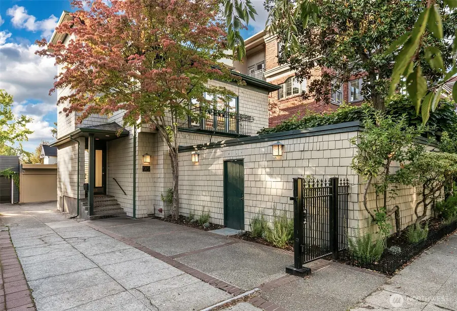 915 11th Avenue E, Seattle, WA 98102 - #2