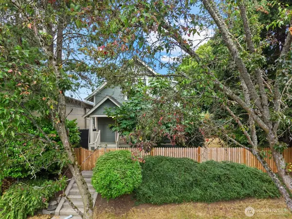 734 N 75th Street, Seattle, WA 98103