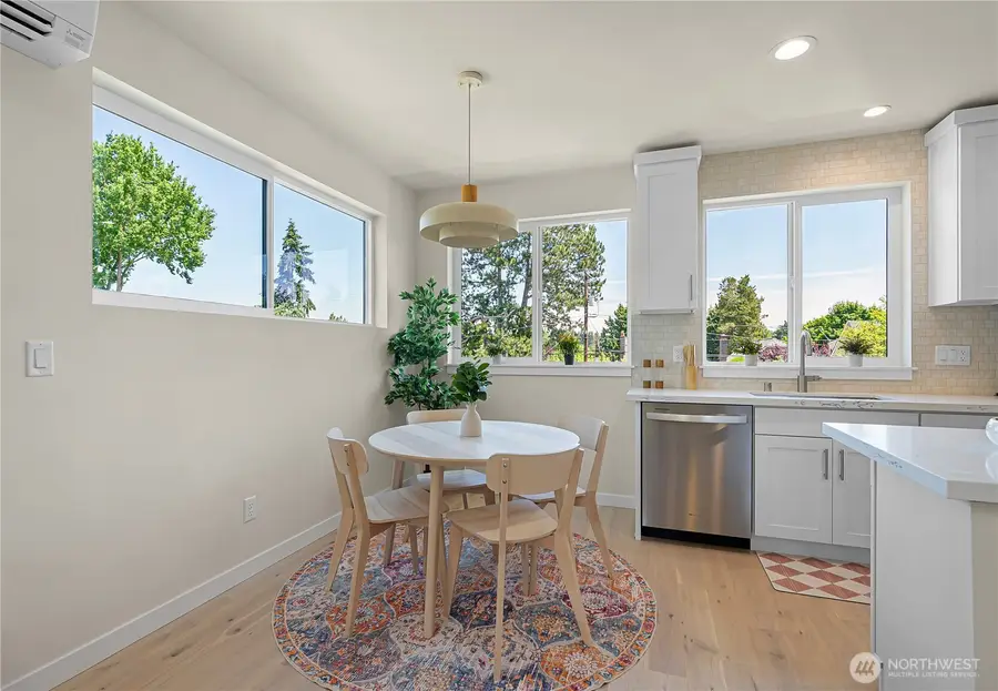 8043 19th Avenue Ne, Seattle, WA 98115 - #2