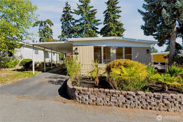 5220 SW 176th Street #18, Lynnwood, WA 98037