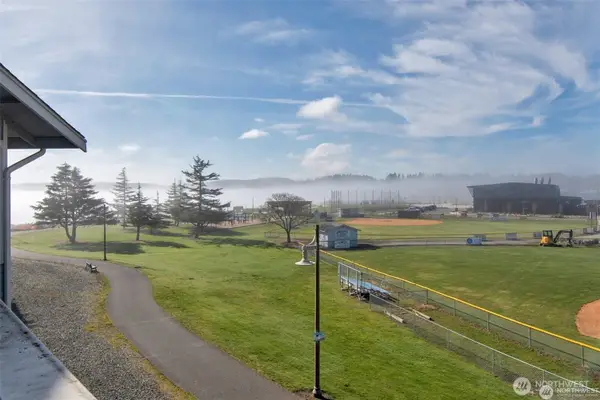 651 SE Bayshore Dr #B304, Oak Harbor, WA 98277