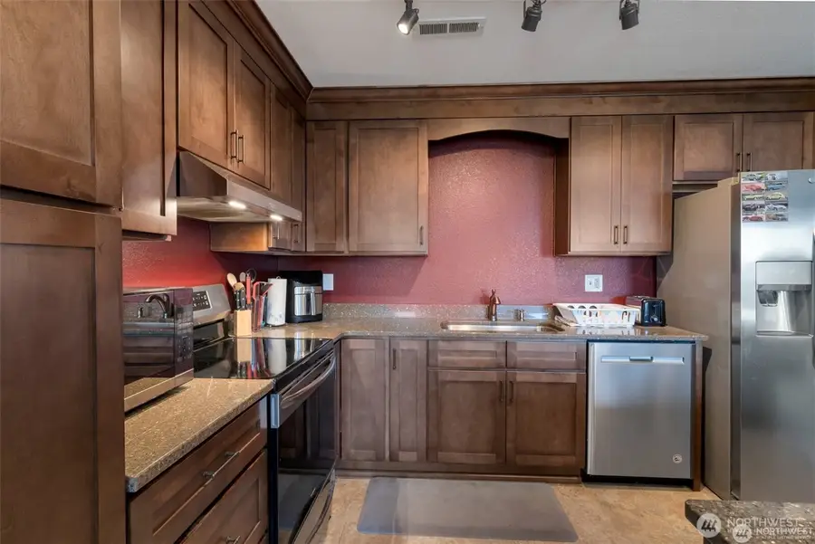 651 SE Bayshore Dr #B304, Oak Harbor, WA 98277 - #3