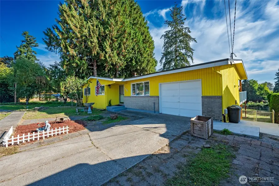 1135 S 204th Street, Seattle, WA 98198 - #2