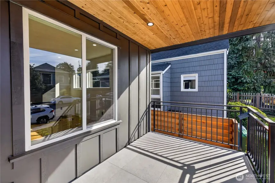 5520 Brooklyn Avenue Ne, Seattle, WA 98105 - #2