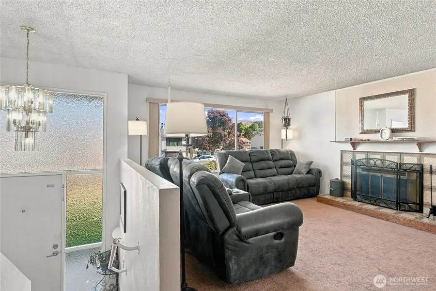 216 Broadmoor Street, East Wenatchee, WA 98802 - #3