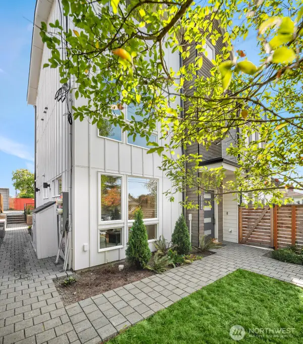 7514 28th Avenue Nw #B, Seattle, WA 98117