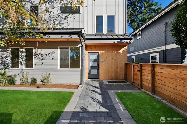 5044 35th Avenue Ne, Seattle, WA 98105