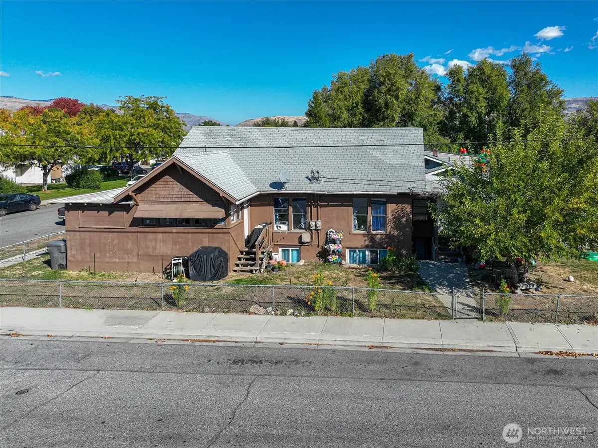 613 Alaska St., Wenatchee, WA 98801 - #1