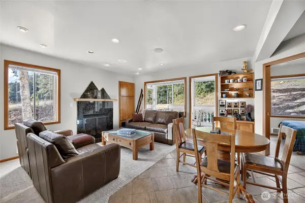 223 Hyak Drive E #609, Snoqualmie Pass, WA 98068