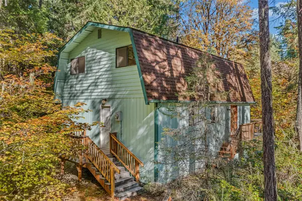 241 N Lakeview Drive, Hoodsport, WA 98548