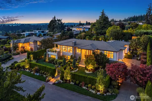 9040 NE 14th Street, Clyde Hill, WA 98004
