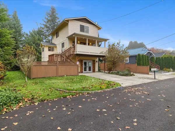 38322 SE Maple Street, Snoqualmie, WA 98065