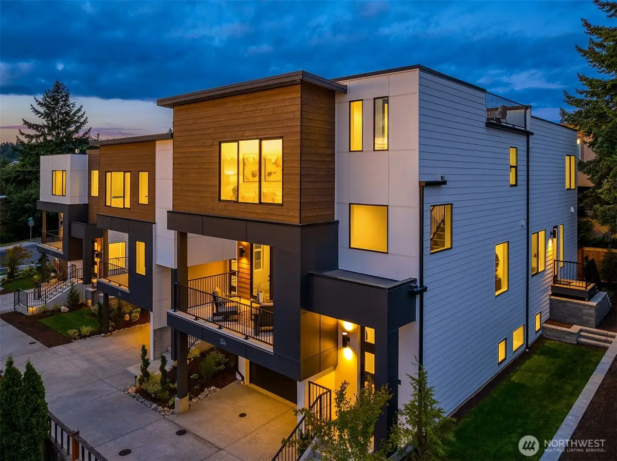 134 8th Ct, Kirkland, WA 98033 - #1