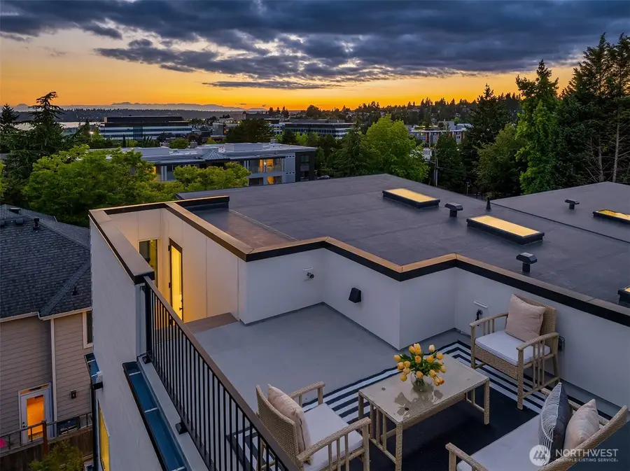 134 8th Ct, Kirkland, WA 98033 - #2