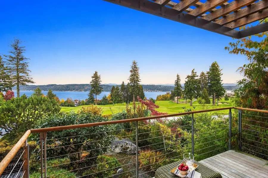 8229 Lakemont Drive Ne, Seattle, WA 98115 - #2