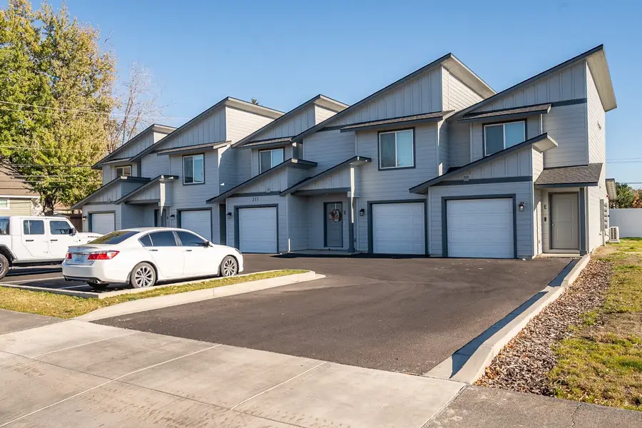 211 E 6th Avenue, Moses Lake, WA 98837 - #3