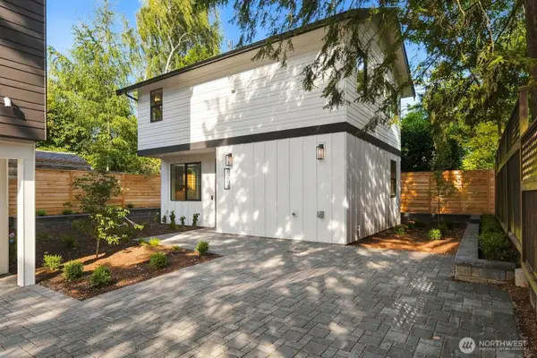 6204 43rd Avenue Ne, Seattle, WA 98115