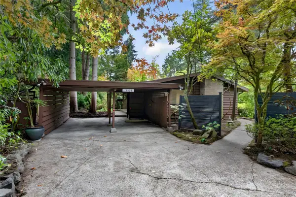 18456 40th Place Ne, Lake Forest Park, WA 98155
