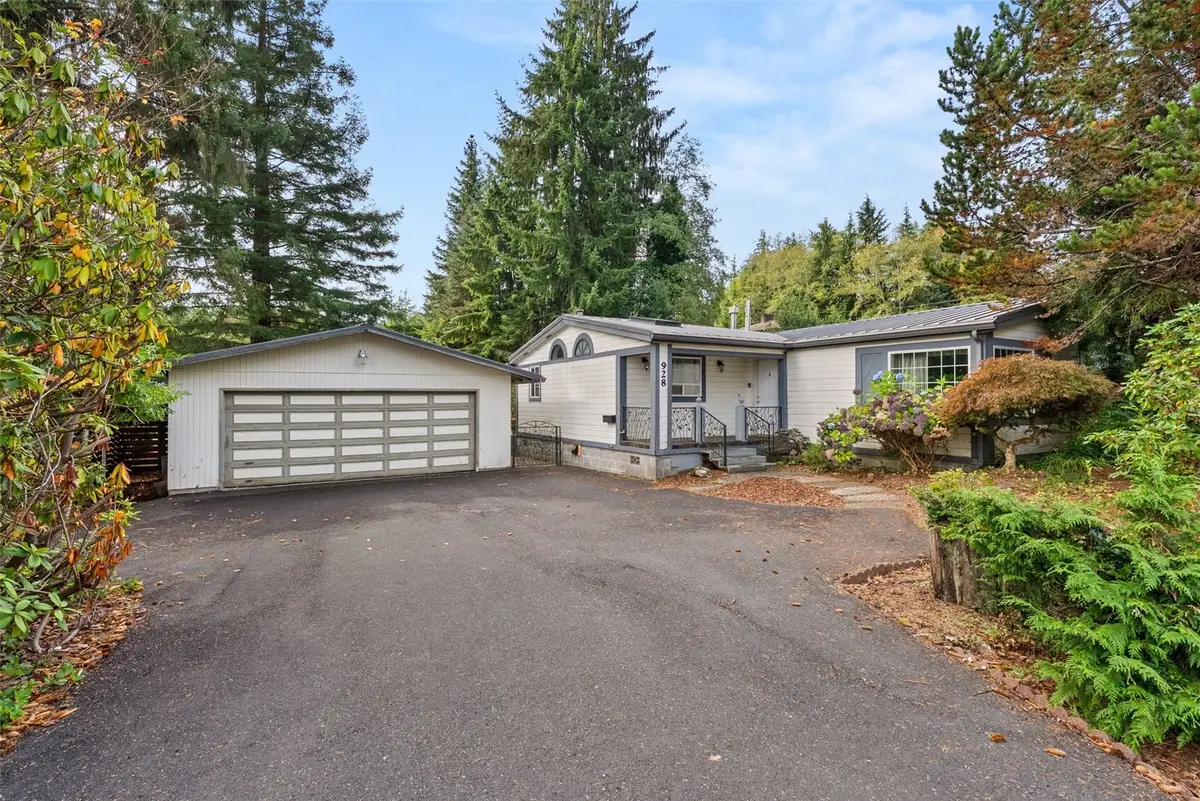 928 Jackson Avenue, Raymond, WA 98577 - #1