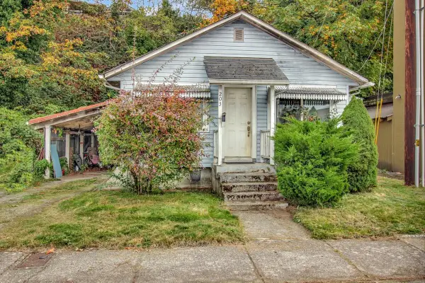 203 N Macleod Avenue, Arlington, WA 98223