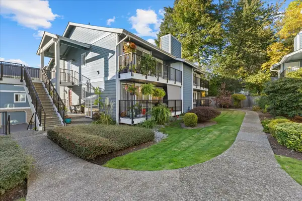 12526 SE 32nd Street #30, Bellevue, WA 98005