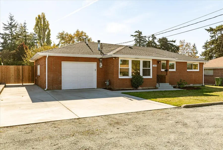 569 SE 6th Avenue, Oak Harbor, WA 98277 - #2