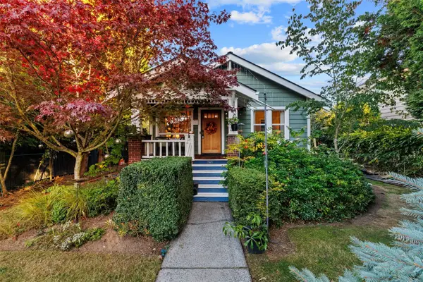 3820 44th Avenue Sw, Seattle, WA 98116