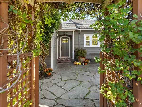 2575 5th Avenue W, Seattle, WA 98119