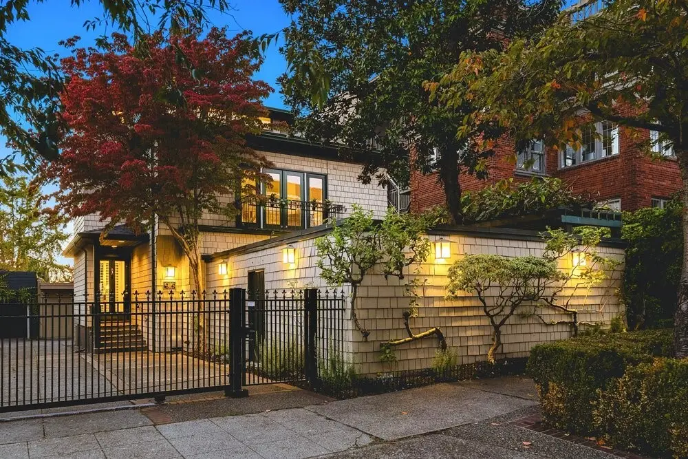 915 11th Avenue E, Seattle, WA 98102 - #1