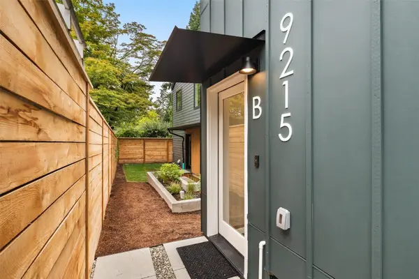 9215 12th Avenue Ne #B, Seattle, WA 98115