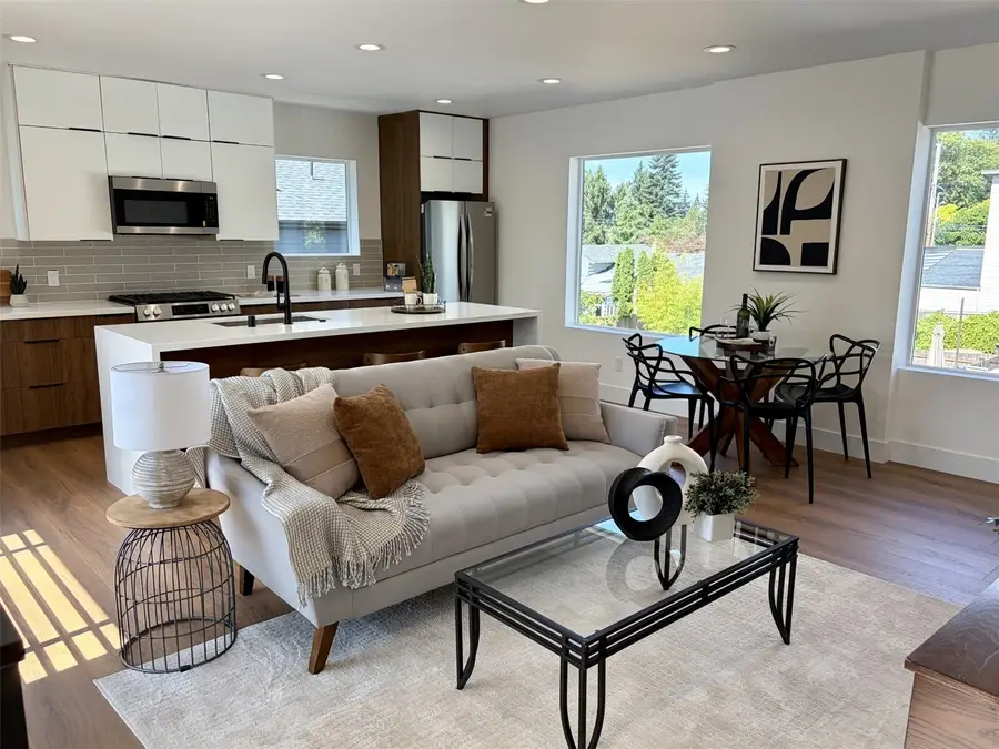 9215 12th Avenue Ne #B, Seattle, WA 98115 - #3