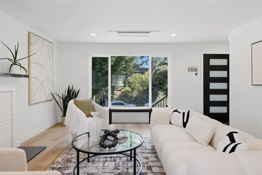 4257 W 33rd Ave W #1, Seattle, WA 98199 - #3