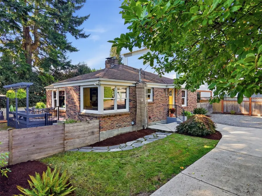 10735 Densmore Avenue N, Seattle, WA 98133 - #3
