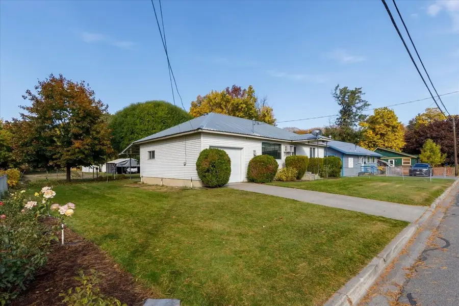 120 Locust Ave S, Tonasket, WA 98855 - #2
