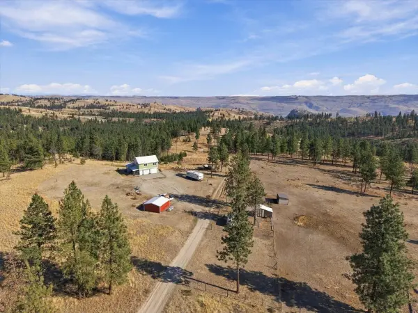 649 Bill Oules Lane, Chelan, WA 98816
