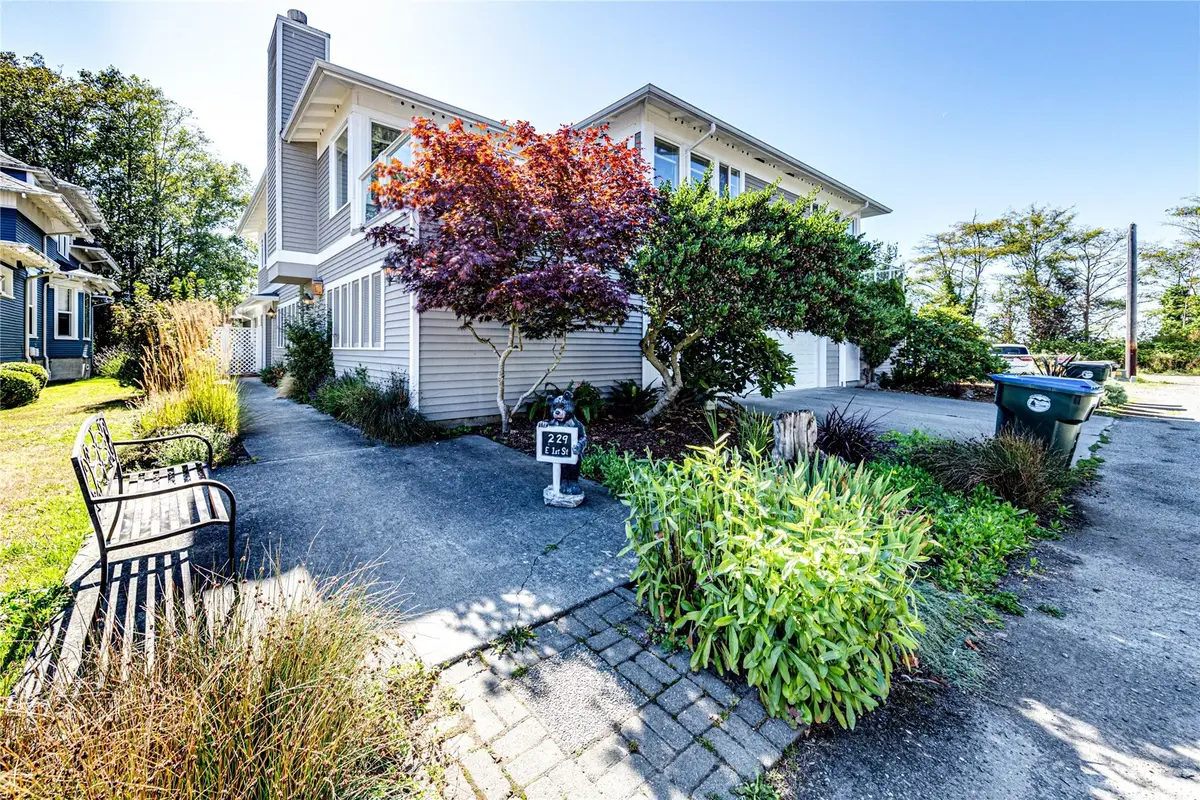 229 E 1st Street #3, Port Angeles, WA 98362 - #1