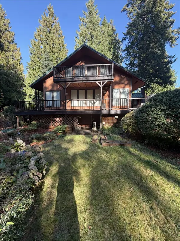 16805 6th Avenue Sw, Seattle, WA 98166