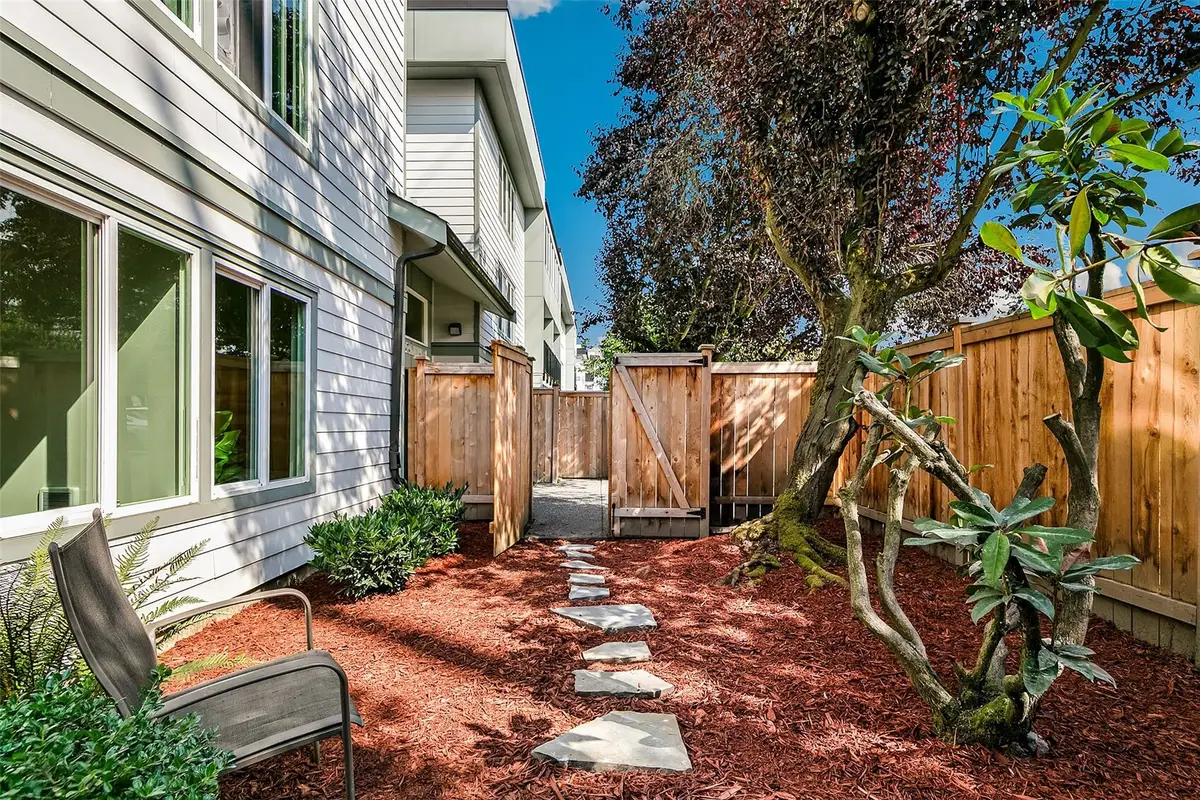 13717 Linden Avenue N #104, Seattle, WA 98133 - #1